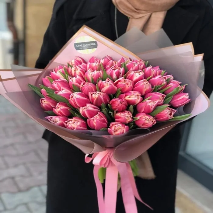 Pembe laleler buketi